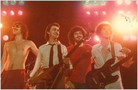 10 frases de los redondos hechas grafitis. Seru Giran | Rock nacional argentino, Recital, Musica