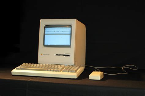 A Look Back At 30 Years Of The Mac The Apple Macintosh Computer Turns