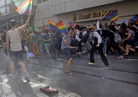 Istanbul Gay Pride Parade Turns Violent As Riot Police Use Tear Gas On Marchers Daily Mail Online