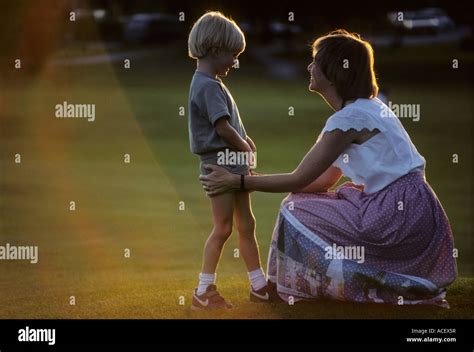 Kneel Knelt Down Hi Res Stock Photography And Images Alamy