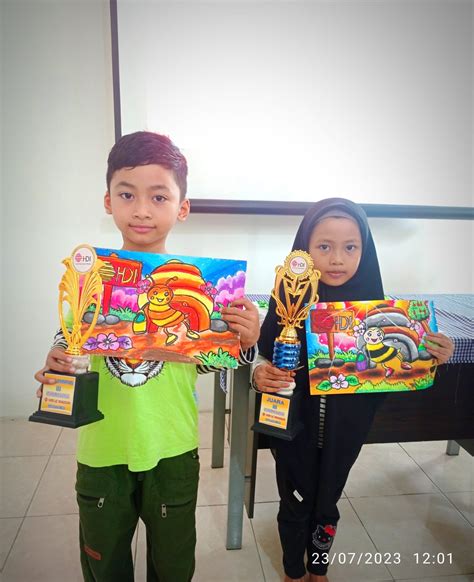 Dua Siswa Min Kota Madiun Raih Juara Lomba Mewarnai Dalam Rangka