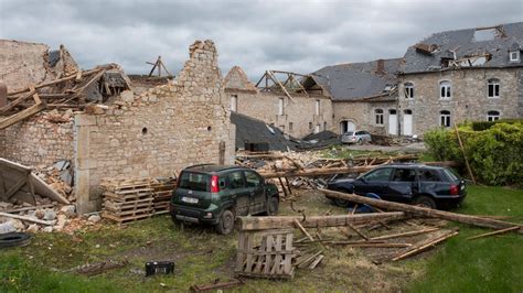 A desteldonk, une dizaine de maison de la nokerstraat et de la lindestraat ont. Instants d'orages - Dégâts causés par une tornade de ...