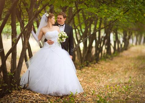 Romantic Wedding Couple — Stock Photo © Saharrr 25106763