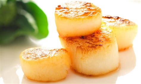We provide you with the scallop calories for the different serving sizes, scallop nutrition facts and the health benefits of scallops to help you lose weight and eat a healthy diet. A low-calorie recipe for scallop and cherry tomato sauté ...