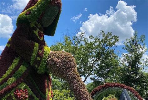 Atlanta Botanical Garden Debuts Alice In Wonderland Themed Exhibit