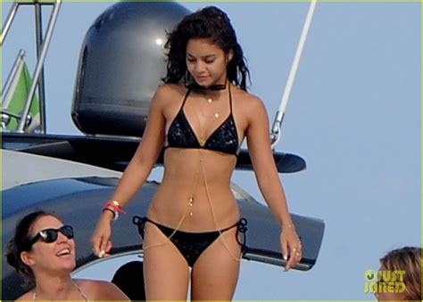 Vanessa Hudgens Bikini Boating Babe In Italy Photo 2912371 Bikini Vanessa Hudgens Pictures