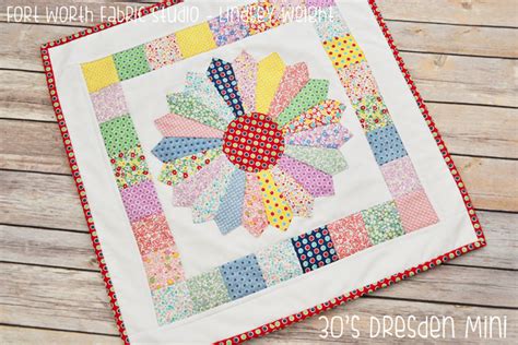 119,000+ vectors, stock photos & psd files. 1930s Dresden Plate Mini Quilt | FaveQuilts.com