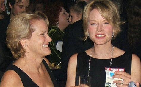 November 19, 1962 in los angeles, california) besides her acting work, foster has directed four films: Madres lesbianas famosas: Jodie Foster - Oveja Rosa ...