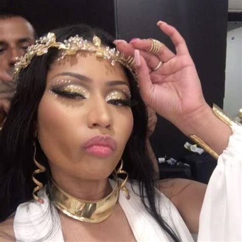 Nicki Minaj Flaunts Curves To Look Like A Greek Goddess Photosimages