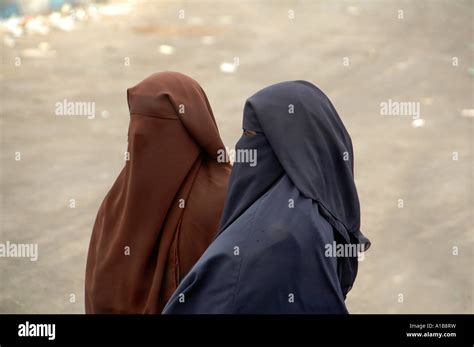 Verschleierte Muslimische Frauen Fotos Und Bildmaterial In Hoher Auflösung Alamy