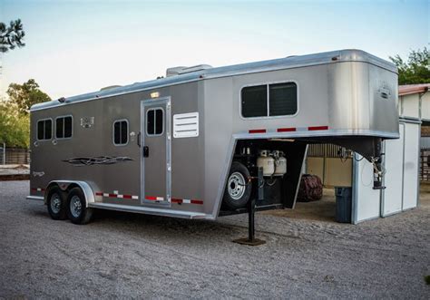 The Rv Guide To 5th Wheel Vs Gooseneck Campers And Hitches