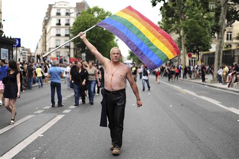 Gay Pride Un An De La Pr Sidentielle Les Homosexuels Interpellent