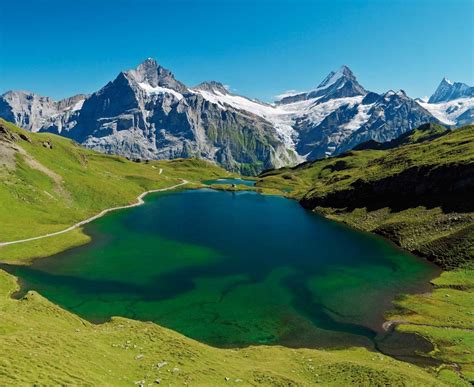 El territorio del mapa de suiza se conoce por compartir fronteras con alemania, austria. En Suiza, la naturaleza de los Alpes es apabullante, Pero ...