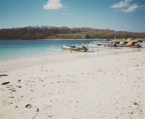 Gubug makan mang engking pusat, sleman: Pantai Gili Nanggu : Fasilitas, Rute, Jam Buka, Harga Tiket dan Daya Tarik - Tempat.me