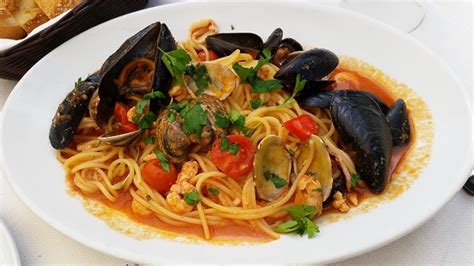 Capri, anche esplosivi e martelli pneumatici utilizzati per la raccolta illecita dei datteri di mare. Spaghetti allo scoglio/ai frutti di mare - Sicilian ...