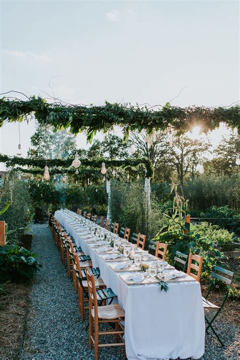 I am in love with the new geometric. 28 Wedding Venues That Put Food First | Brunch table ...