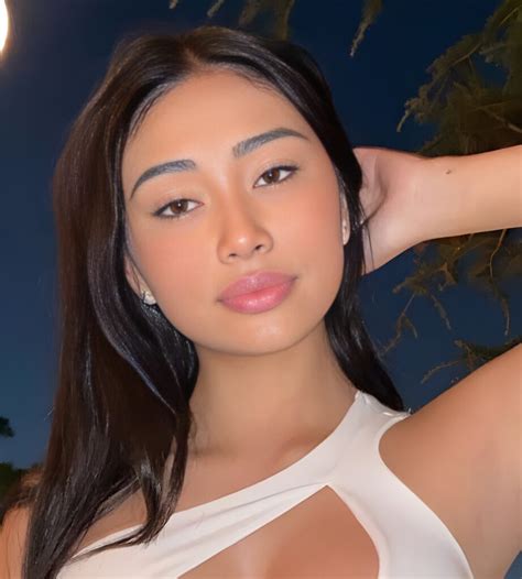 Ellerie Marie Influencer Age Height Weight Wiki Biography Husband And More School Trang Dai