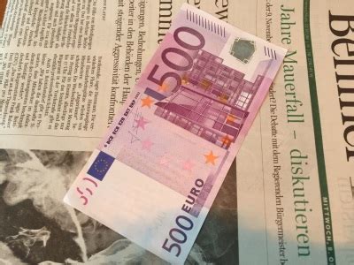 Gefakte banknoten als taschentücher und als servietten. 100 Euro Schein Muster : Toilettenpapier 100 Euro Note Banknote Toilettenpapier 100 Euro 100 ...