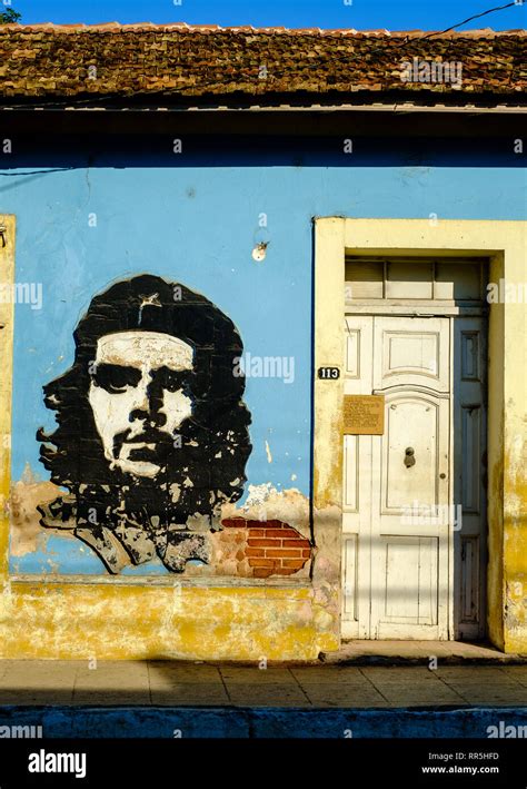 Iconic Image Of Che Guevara As Graffiti In Trinidad Cuba Stock Photo