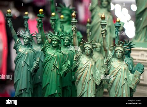 Statue Of Liberty Souvenirs Hi Res Stock Photography And Images Alamy