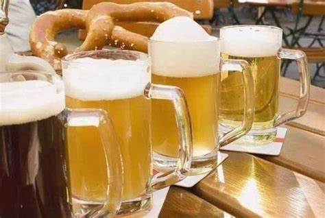 酒知识：一扎啤酒是多少升，多为1 2升的生啤具体得看容器大小中国啤酒网