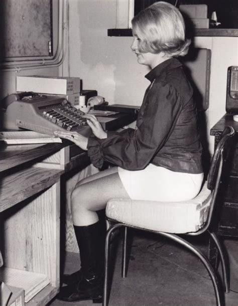20 fascinating vintage photos of secretaries from the 1950s and 1960s ~ vintage everyday