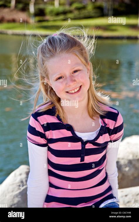 Kaukasische Blonde Mädchen 8 10 Jahre Jahre Alt Mädchen Im Park Vereinigten Staaten Herr