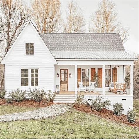 Pin By Denise Wigington On Dream Homes 🏡 White Farmhouse House