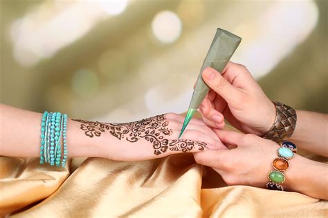 All You Need To Know About The Ancient Indian Art Of Henna