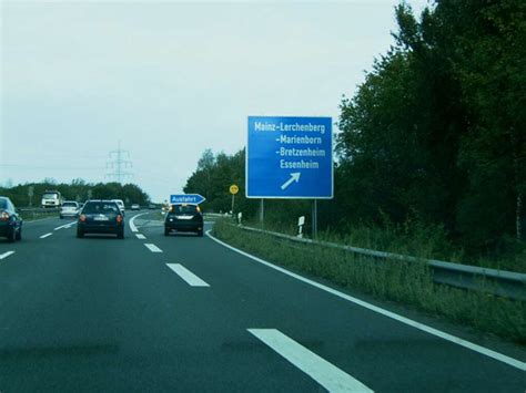 Die höchstgeschwindigkeit beträgt 30 km/h. Fotos A60 Ruesselsheim-Mainz 3