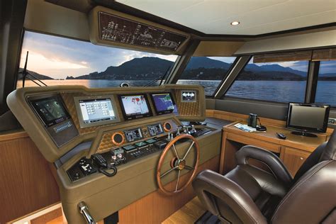 Mochi Craft Long Range 23 Motor Yacht Pilot House — Yacht Charter