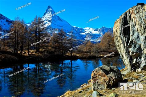 Am Grindjesee Matterhorn Hinten Zermatt Wallis Schweiz At Lake