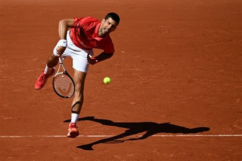 Roland Garros Djokovic Tout En Contrôle Rejoint Les 8es Sportsmax