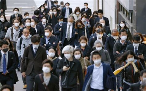 Menschen In Japan Sollen Zu Hause Masken Tragen