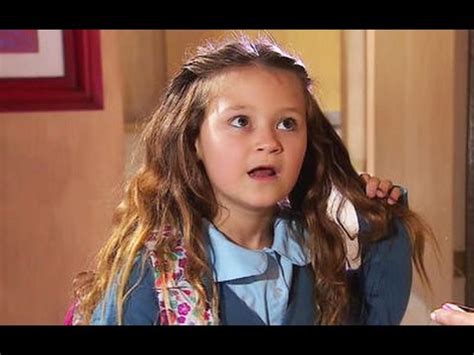 Tú la canción más bella de todas. La Rosa de Guadalupe Un lugar en el mundo - YouTube