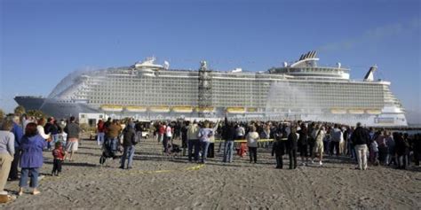 Worlds Biggest Cruise Ship Ever 33 Pics