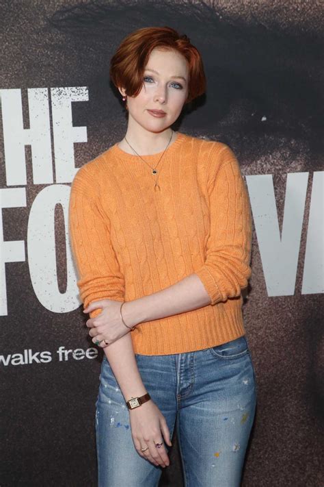 molly quinn attends the unforgivable premiere in los angeles 11 30 2021 3 lacelebs co