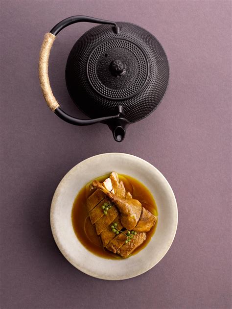 Informal restaurant 位於知名的哥倫布雕像 離港口很近 所以傍晚先在港灣這裡拍一些美好的照片在吃飯. The Bridge V3