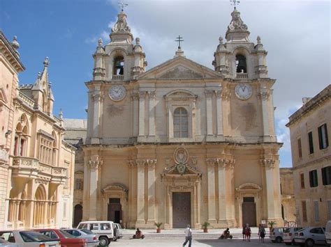 Eine kleine insel im mittelmeer, wo die sonne 12 monate im jahr scheint, malta war schon immer ein berühmter badeort. Mdina - Stadt der Stille auf Malta Sehenswürdigkeit