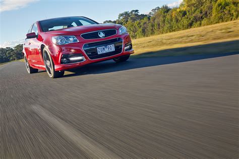 Holden Vf Commodore Ss V Redline Hd Pictures Carsinvasion Com