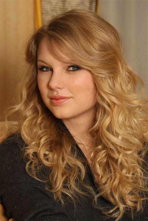 Hairstyle Photo Taylor Swift Long Curly Hairstyle