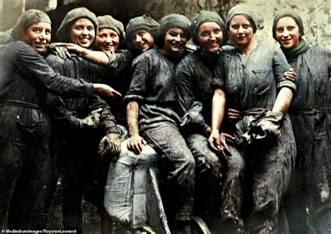 The Working Women Of Wwi Captivating Colourised Photographs Show