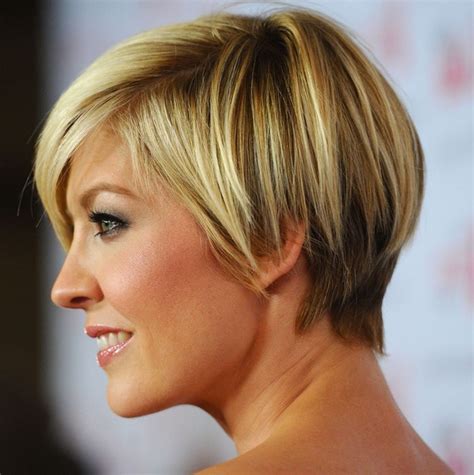 Side View Of Jenna Elfman Layered Razor Cut For Short Hair Styles Weekly