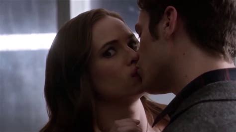 Barry And Caitlin Kiss Scene The Flash Love And Romance Cute Moment Youtube