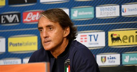 Om de twee jaar brengt de koninklijke nederlandse voetbalbond samen met de officiële kledingsponsor nike een kledingcollectie uit voor het nederlands voetbalelftal. Italië verklapt alvast vier namen voor wedstrijd tegen ...