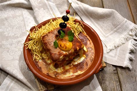 Numas férias bem passadas na bela cidade do porto, na companhia de amigos maravilhosos, em que houve algumas e não foram · la francesinha est originaire de porto. Francesinha # Receita do molho da Francesinha - Deliciosa ...