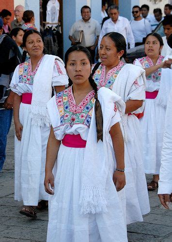 Oaxaca Zapotec Women Mexico Outfits For Mexico Women Mexican Traditions Culture