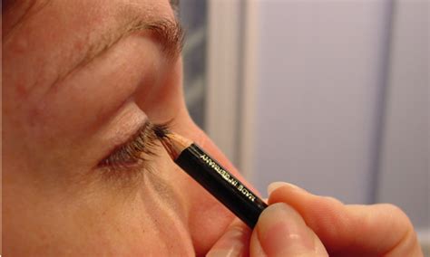 4 Tips For Applying Eye Liner In A Rush