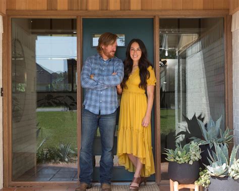 Chip And Joanna Gaines Are Pregnant Hgtvs Fixer Upper With Chip And