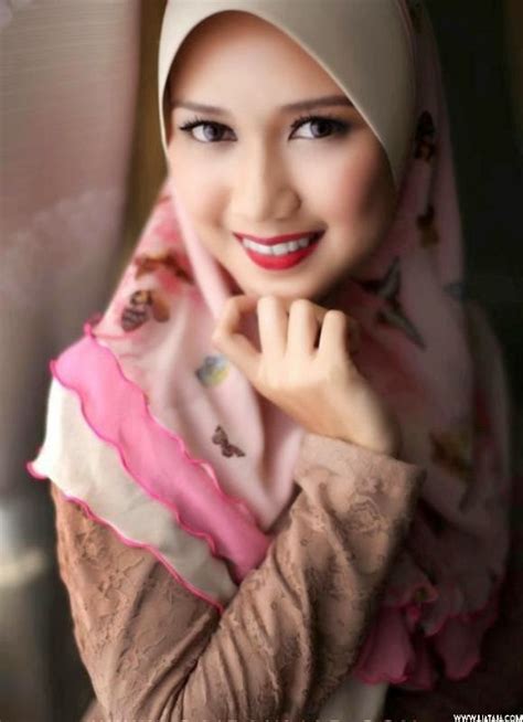 7 Foto Perempuan Cantik Pakai Hijab Terbaru Koleksi Yuswo